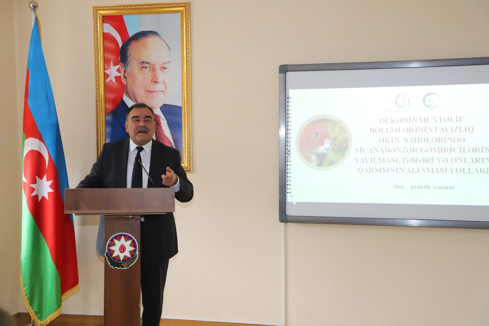 Bitki Mühafizə və Texniki Bitkilər Elmi Tədqiqat İnstitutunda “ Ölkənin müxtəlif bölgələrinin payızlıq əkin sahələrində siçanabənzər gəmiricilərin yayılması, zərəri və onların qarşısının alınması yolları” adlı elmi-praktik seminar keçirilib