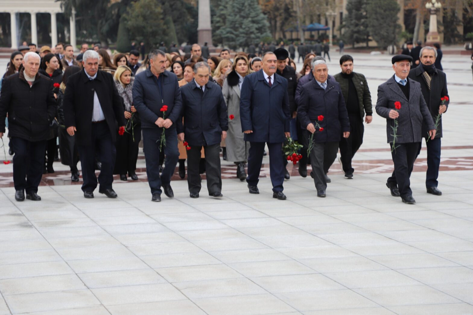 HEYDƏR ƏLİYEVİN ANIM GÜNÜ MÜNASİBƏTİLƏ ONUN XATİRƏSİNİ DƏRİN EHTİRAMLA ANILIB