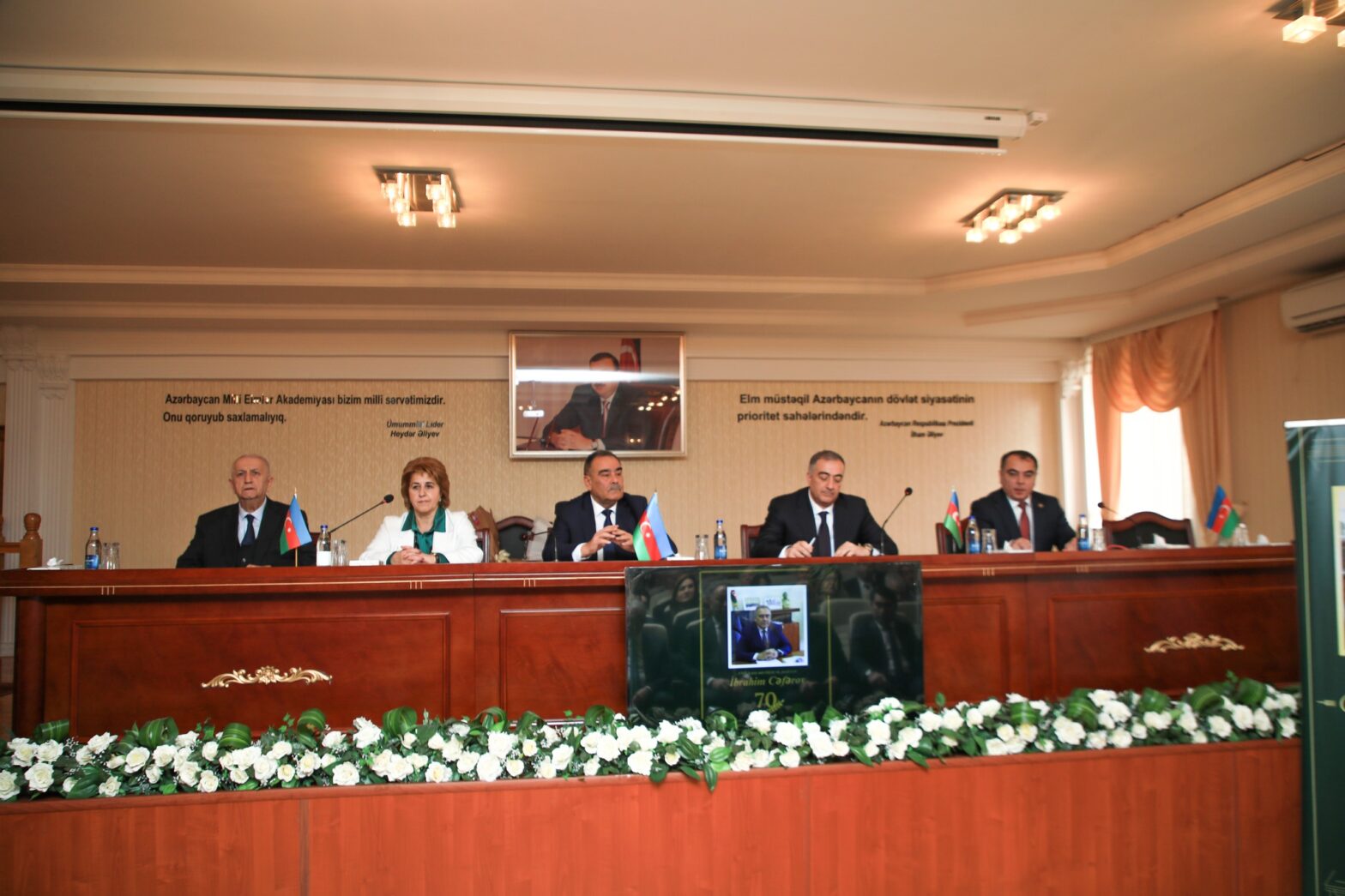 AMEA-NIN MÜXBİR ÜZVÜ, PROFESSOR İBRAHİM CƏFƏROVUN 70 İLLİK YUBİLEYİ KEÇİRİLİB