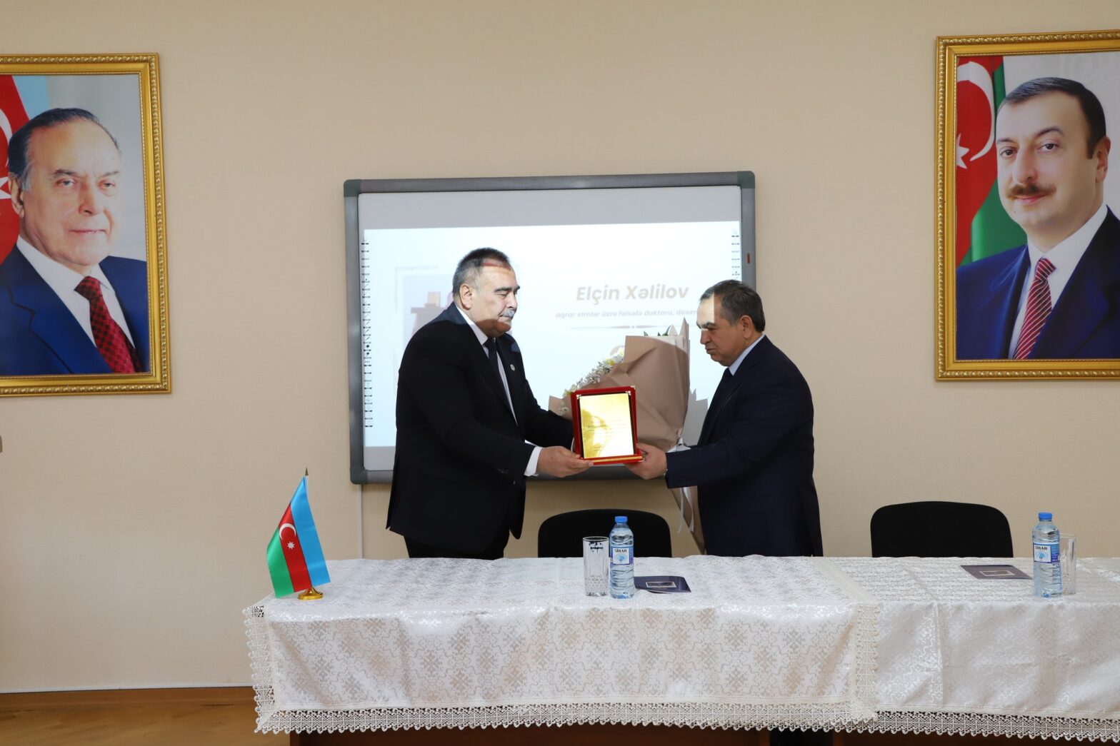 BİTKİ MÜHAFİZƏSİ SAHƏSİNİN TANINMIŞ ALİMİ ELÇİN XƏLİLOVUN YUBİLEY TƏDBİRİ KEÇİRİLİB