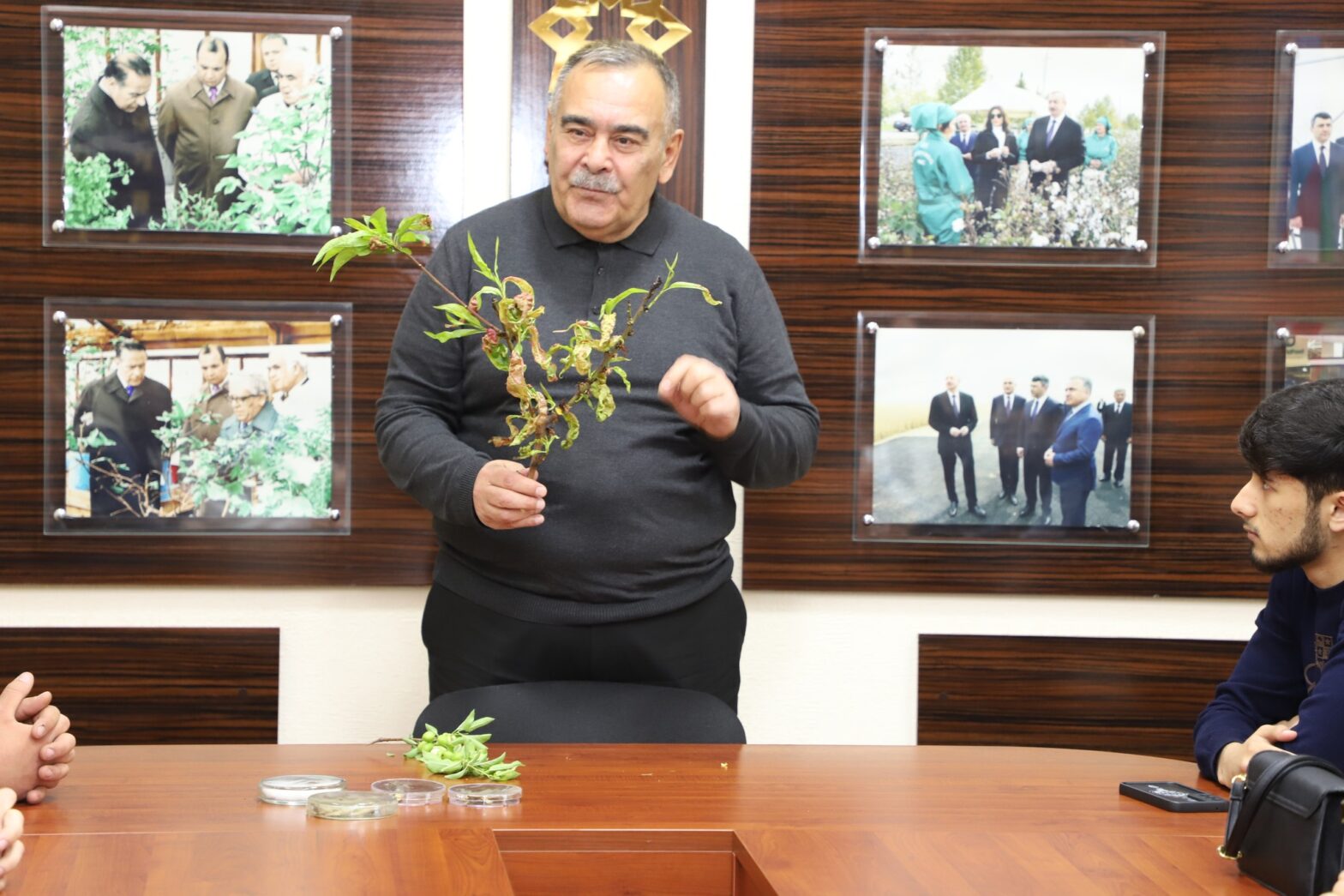 GƏNCƏ DÖVLƏT AQRAR KOLLECİNİN TƏLƏBƏLƏRİ BMTBETİ-DƏ İSTEHSALAT TƏCRÜBƏSİNİ DAVAM ETDİRİRLƏR
